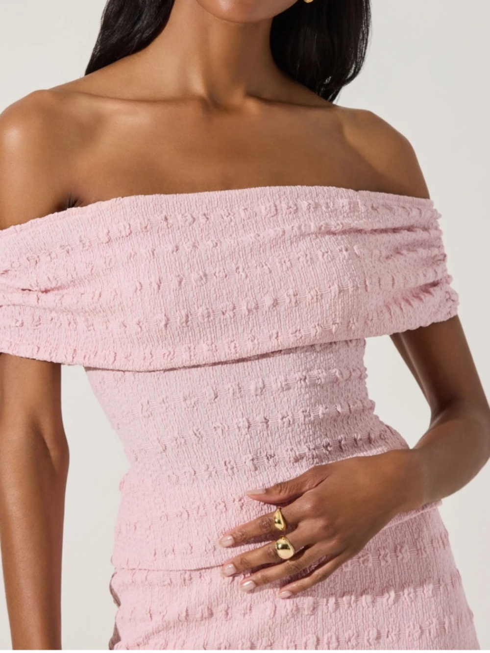 ASTR -The Label -Off-Shoulder Textured Pink TOP.